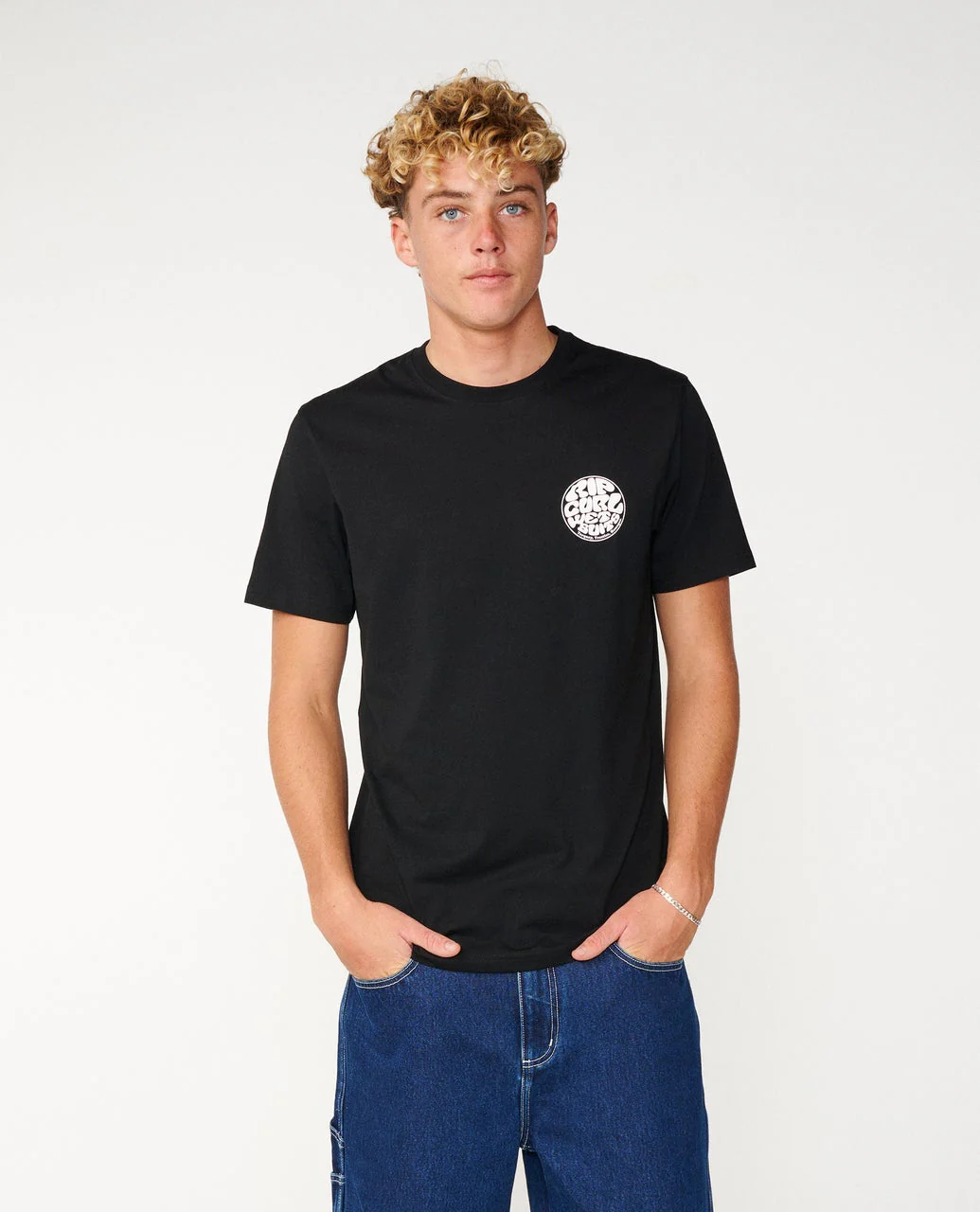 11751-wettie-icon-standard-tee-1.webp Wettie Icon Standard Tee