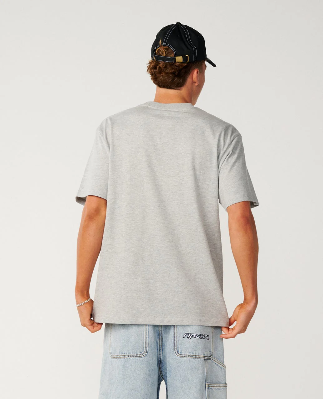 2933-pill-icon-loose-tee-3.webp Pill Icon Loose Tee