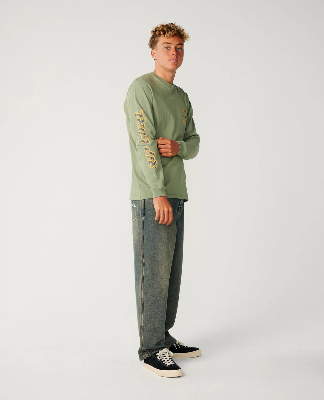 3092-fade-out-icon-long-sleeve-tee-4.webp Fade Out Icon Long Sleeve Tee