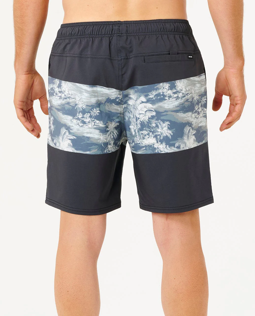 3677-divided-volley-18-boardshort-3.webp Divided Volley 18" Boardshort