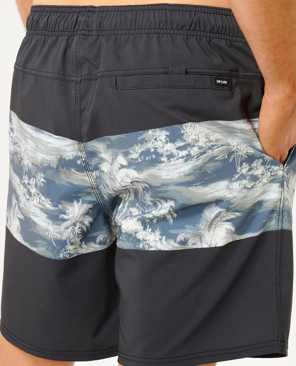 3677-divided-volley-18-boardshort-5.webp Divided Volley 18" Boardshort
