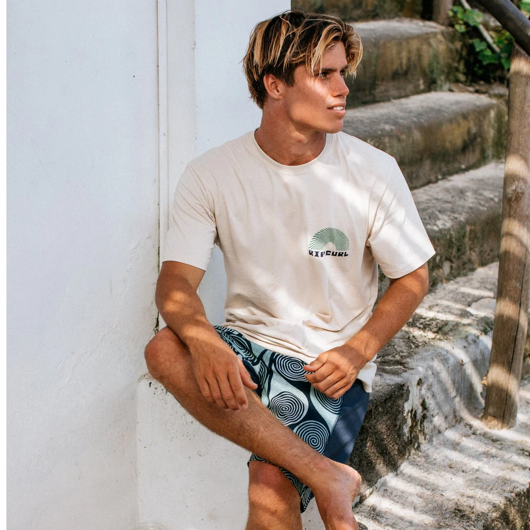 404-artist-of-the-search-rising-standard-tee-1.webp Artist of the Search Rising Standard Tee