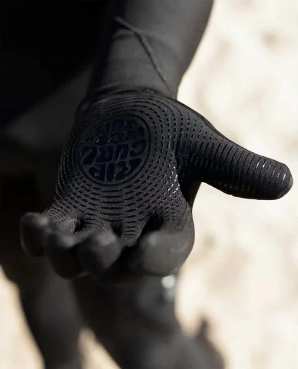 6729-flashbomb-3-2mm-5-finger-glove-1.webp Flashbomb 3/2mm 5 Finger Glove